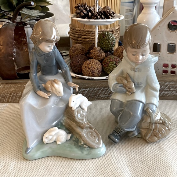 Vintage collectables Nao lladro Girl and boy with rabbits Daisa 1987